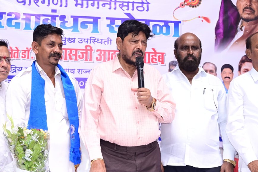 कामाठीपुऱ्यातील महिलांसोबत केंद्रीय राज्य मंत्री रामदास आठवलेंनी साजरा केला रक्षाबंधन उत्सव
