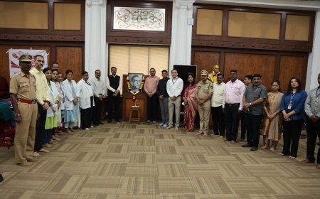 प्रबोधनकार ठाकरे यांना ठाणे महापालिकेचे अभिवादन