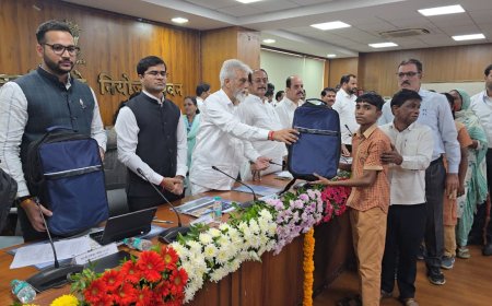 शैक्षणिक व्यवस्थेचा आढावा घेत गुणवंत विद्यार्थी आणि शिक्षकांचा गौरव