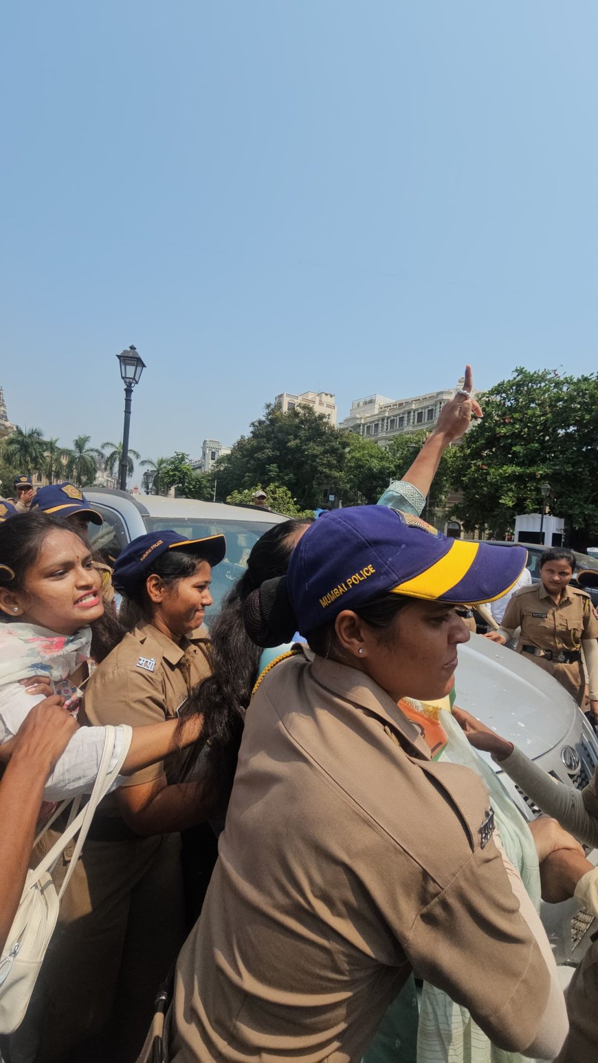 मुंबईत वंचित बहुजन आघाडीचे आंदोलन; अनेक कार्यकर्ते ताब्यात