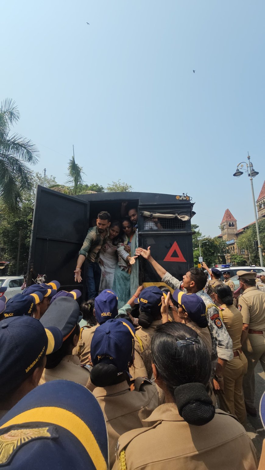 मुंबईत वंचित बहुजन आघाडीचे आंदोलन; अनेक कार्यकर्ते ताब्यात