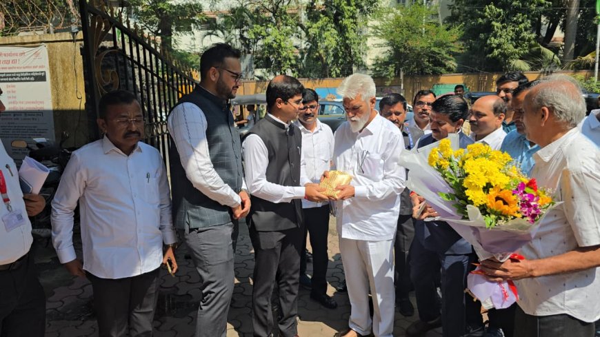शैक्षणिक व्यवस्थेचा आढावा घेत गुणवंत विद्यार्थी आणि शिक्षकांचा गौरव